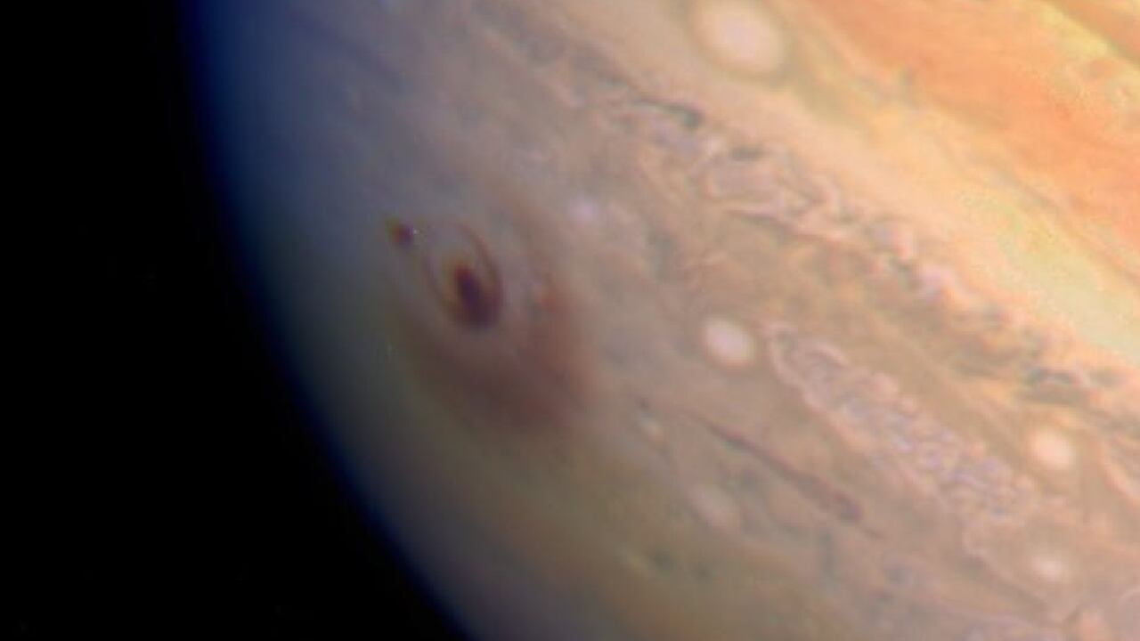 Impacto del cometa Shoemaker-Levy 9 contra Júpiter registrado por el telescopio espacial Hubble. H. Hammel, MIT y NASA/ESA