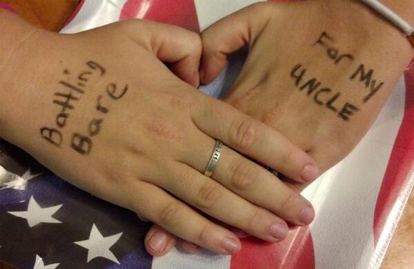 "Luchando al desnudo por mi tío".