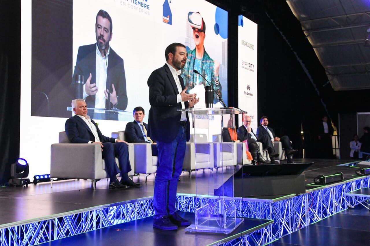 El alcalde Carlos Fernando Galán participó del acto de inauguración de Smart City Bogotá 2024