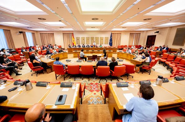 La primera tarea de los 350 miembros del Congreso de los Diputados, que se reúnen a las 10H00 (08H00 GMT), será elegir al nuevo presidente de la cámara.