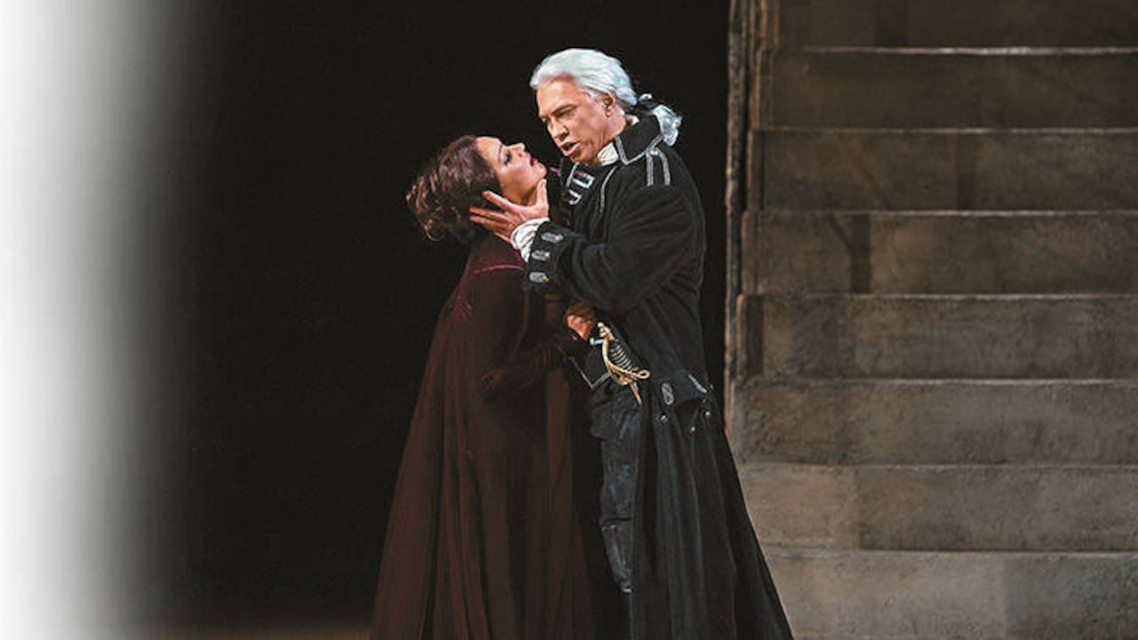 La soprano rusa Anna Netrebko y el barítono Dimitri Hvorostovsky, interpretan 'El trovador', de Guiseppe Verdi. Crédito: Marty Sohl/ Metropolitan Opera.
