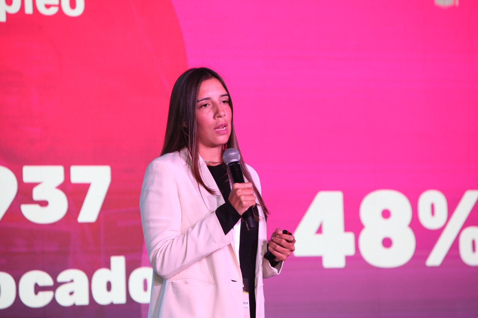 Dávila aseguró que el programa busca descentralizar el acceso a oportunidades laborales en todo el país.