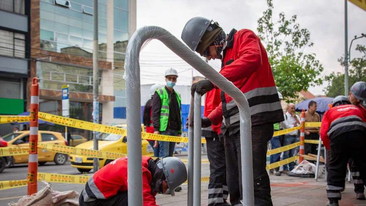 El Instituto de Desarrollo Urbano está instalando biciparqueaderos en 13 localidades de Bogotá.