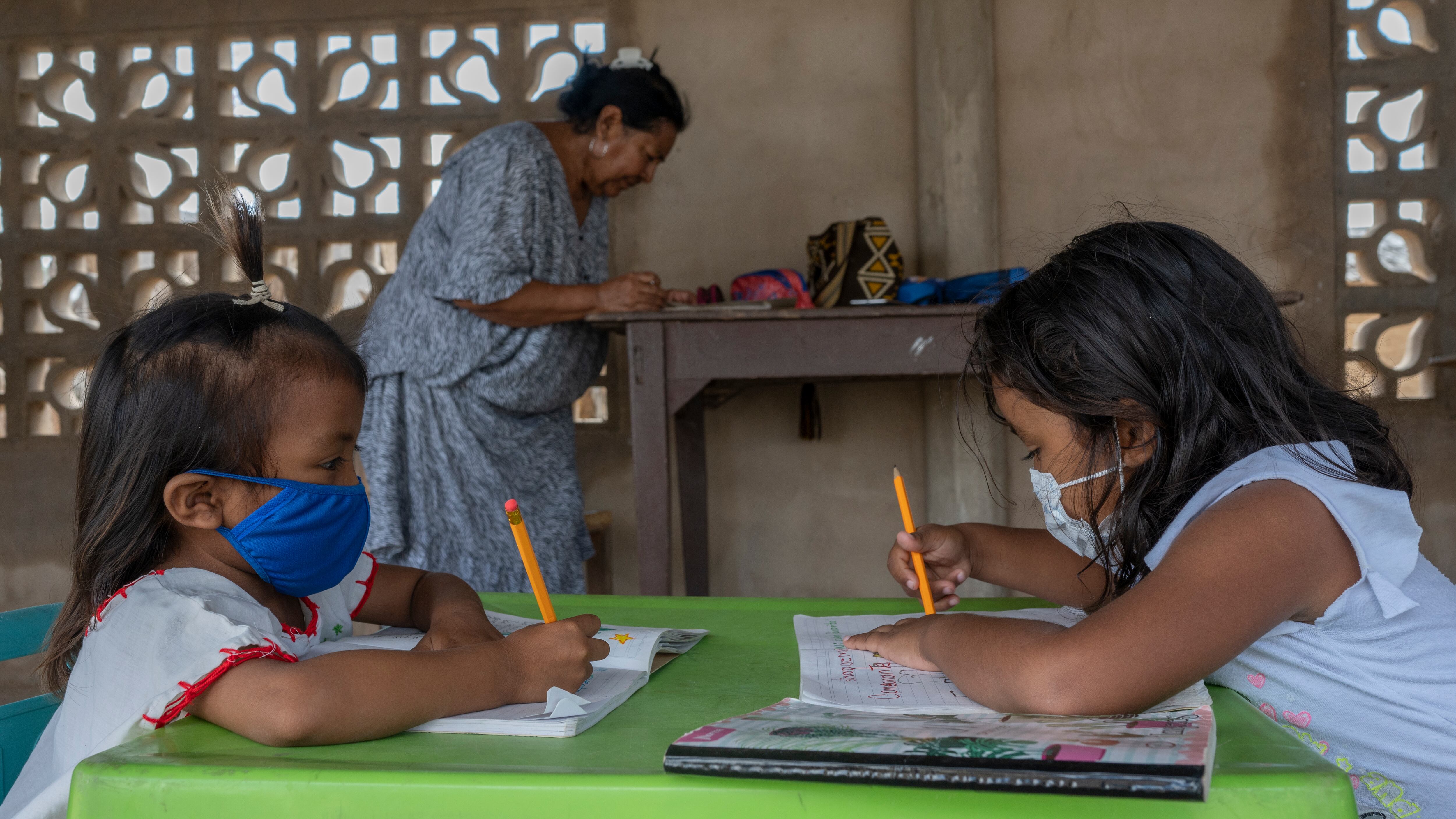 El 60 % de los eventos armados registrados el año pasado afectaron directamente a 268.524 niños, niñas y adolescentes, un 11,5 % más que en el 2021, de acuerdo con datos de la ONCA.