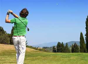 Para algunos de los accionistas tradicionales de estos clubes, la clase media ha tenido un empuje enorme. Además la crisis ha puesto en aprietos la sostenibilidad de muchos clubes.
