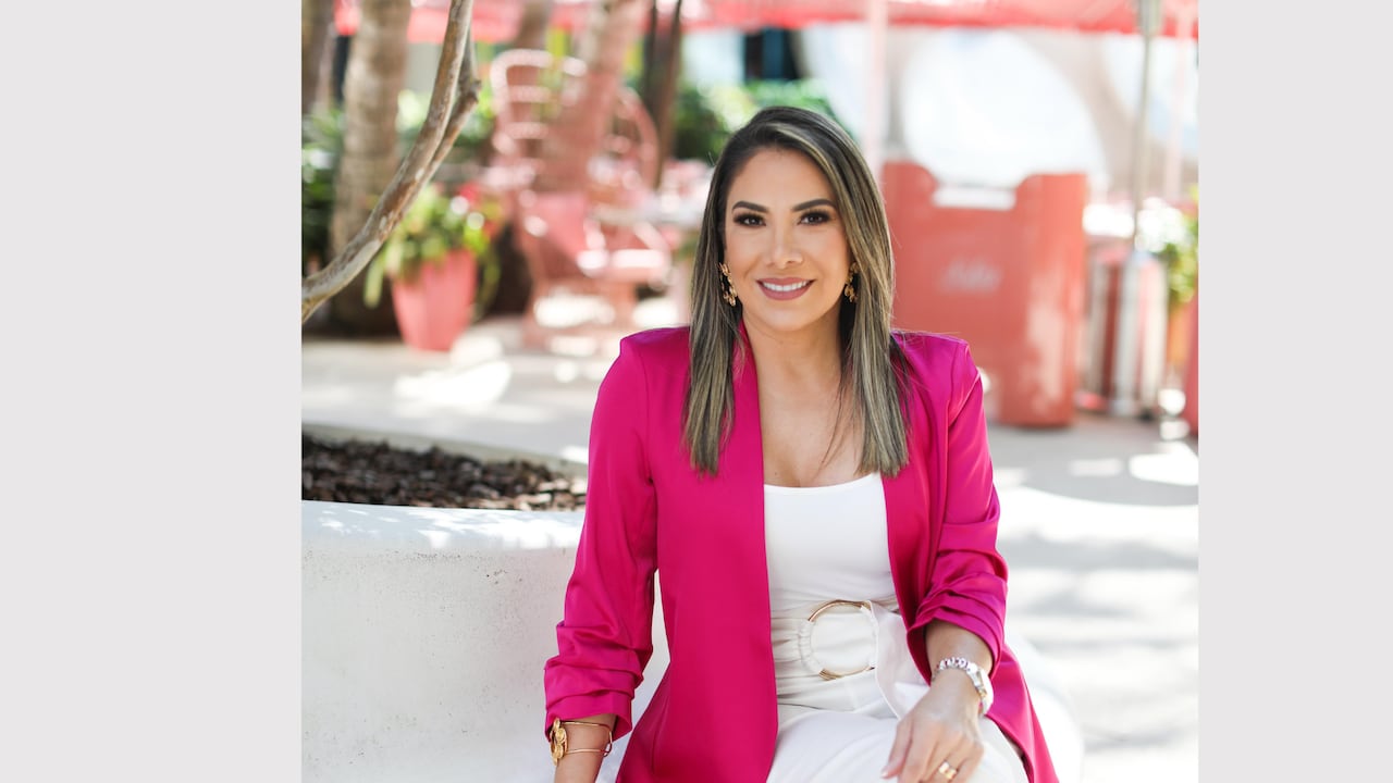 Andrea Ángel, Broker de Real Estate, Sur de Florida, habla sobre por qué es importante invertir en Miami.