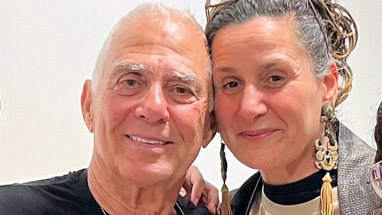 Efrat Machikawa junto a su tío, Gadi Moses, quien estuvo secuestrado por Hamás por más de un año.