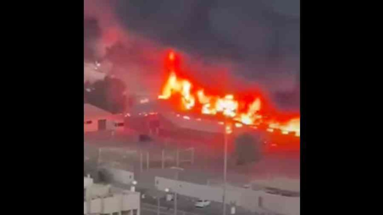 En video: fuerte incendio en Ajmán, Emiratos Árabes/Pantallazo de video