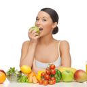 Es importante llevar una dieta balanceada, que incluya la ingesta de fibra y frutas. Además, tener un programa de ejercicio diario,