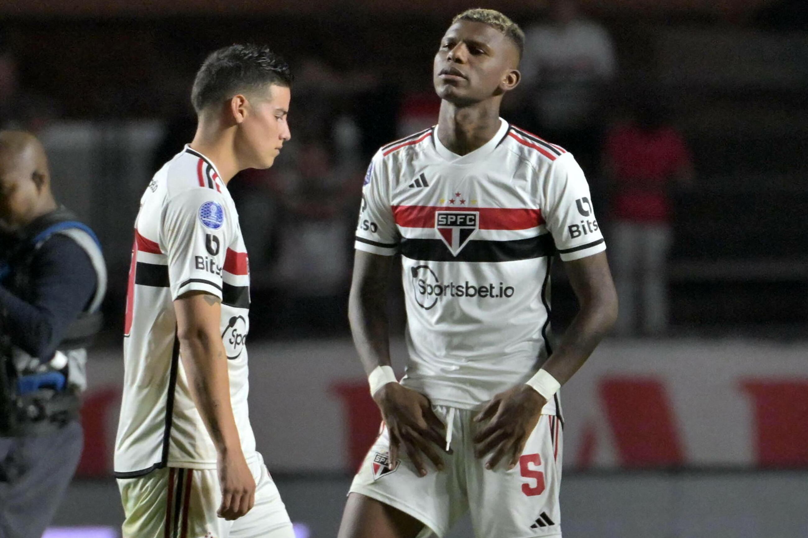 Sao Paulo's Colombian midfielder James Rodriguez (L) and Sao Paulo's Ecuadorian defender Robert Arboleda react after losing against Liga de Quito in the penalty shoot-out of the Copa Sudamericana quarterfinals second leg football match between Brazil's Sao Paulo and Ecuador's Liga de Quito at the Morumbi stadiumn, in Sao Paulo, Brazil, on August 31, 2023. (Photo by NELSON ALMEIDA / AFP)