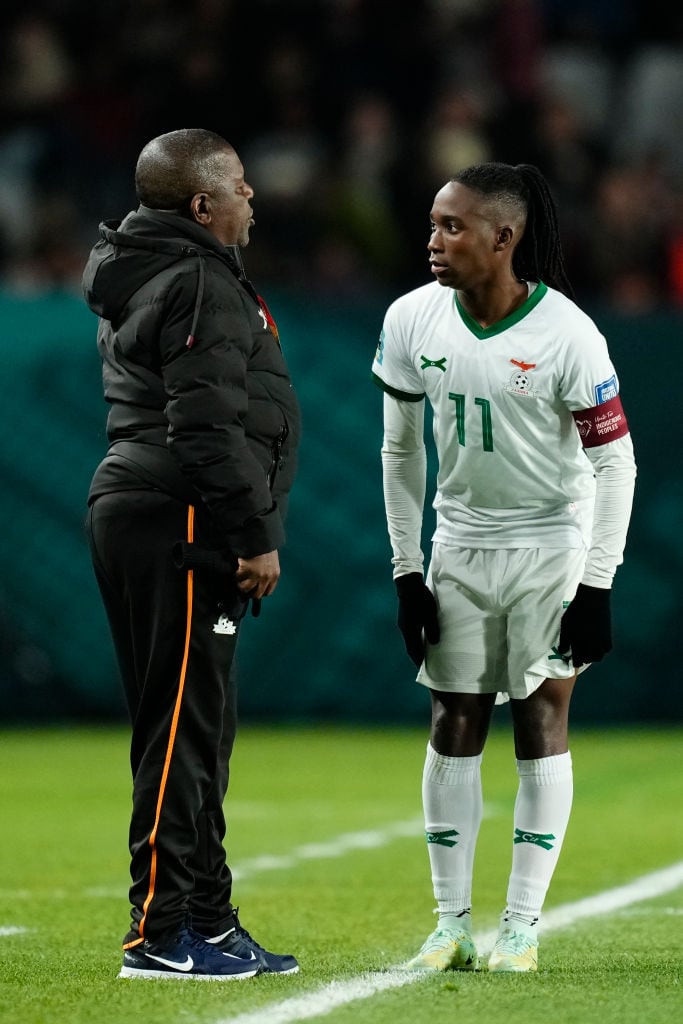 Bruce Mwape y su jugadora Banda Barbra de Zambia.