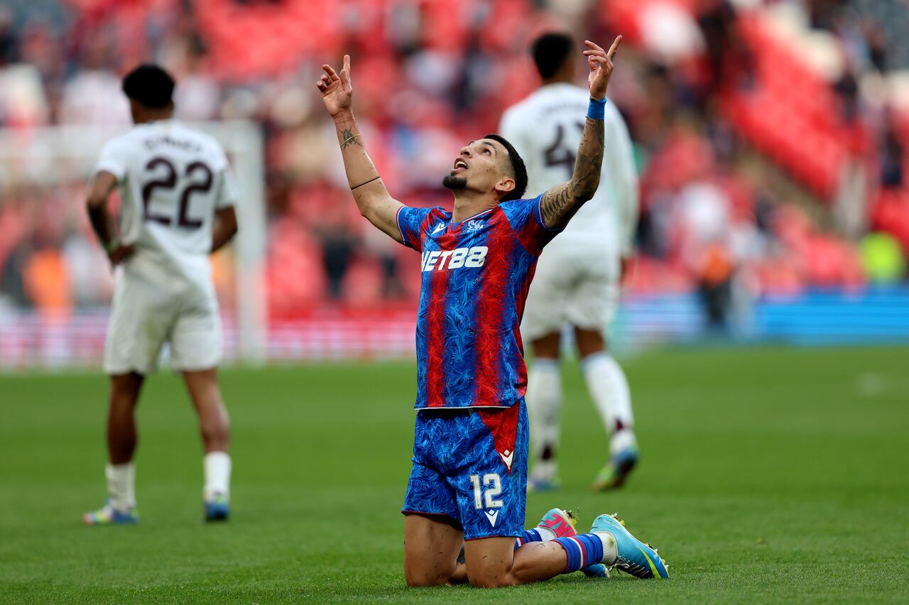 Daniel Muñoz triunfando en Wembley con Crystal Palace