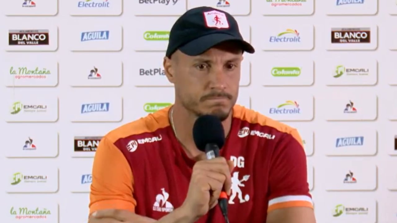 David González entregando declaraciones como entrenador de América de Cali