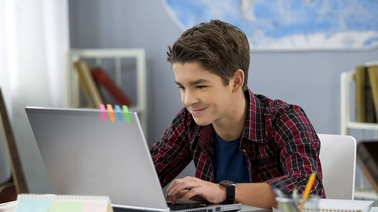 Esta es la empresa que apoya la educación de los jóvenes.