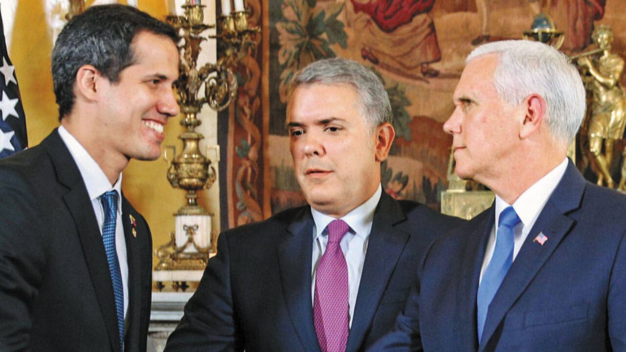 La imagen favorable del presidente Duque ha aumentado de 25 POR CIENTO a más de 40 en las encuestas por cuenta del manejo que le ha dado a la situación en Venezuela