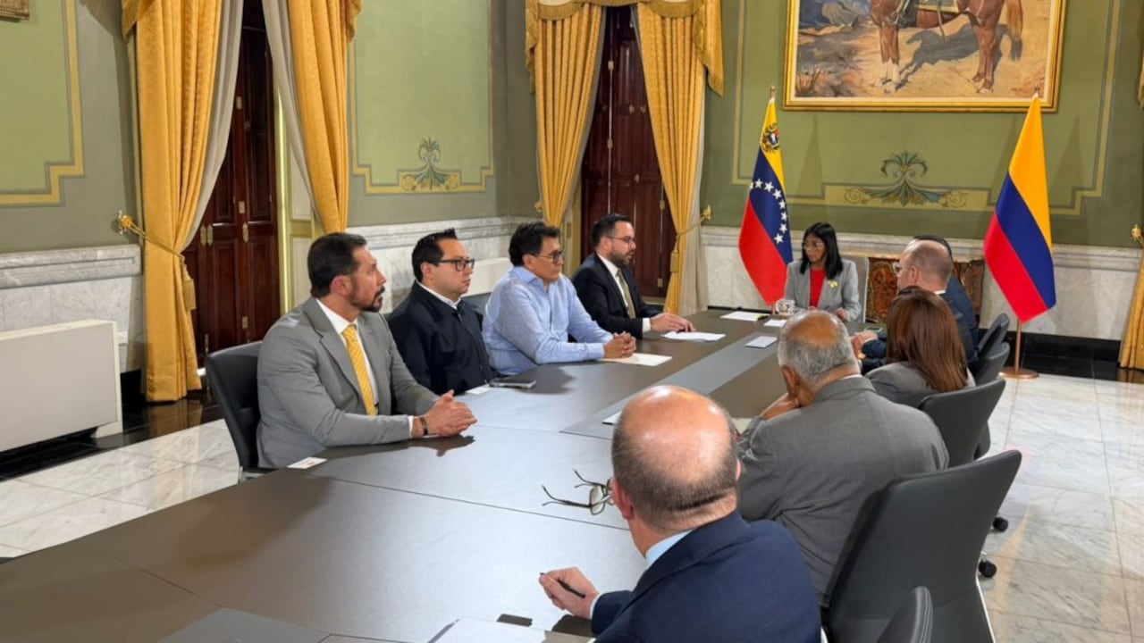 ¡HISTÓRICO! Colombia y Venezuela ENCIENDEN la cooperación energética