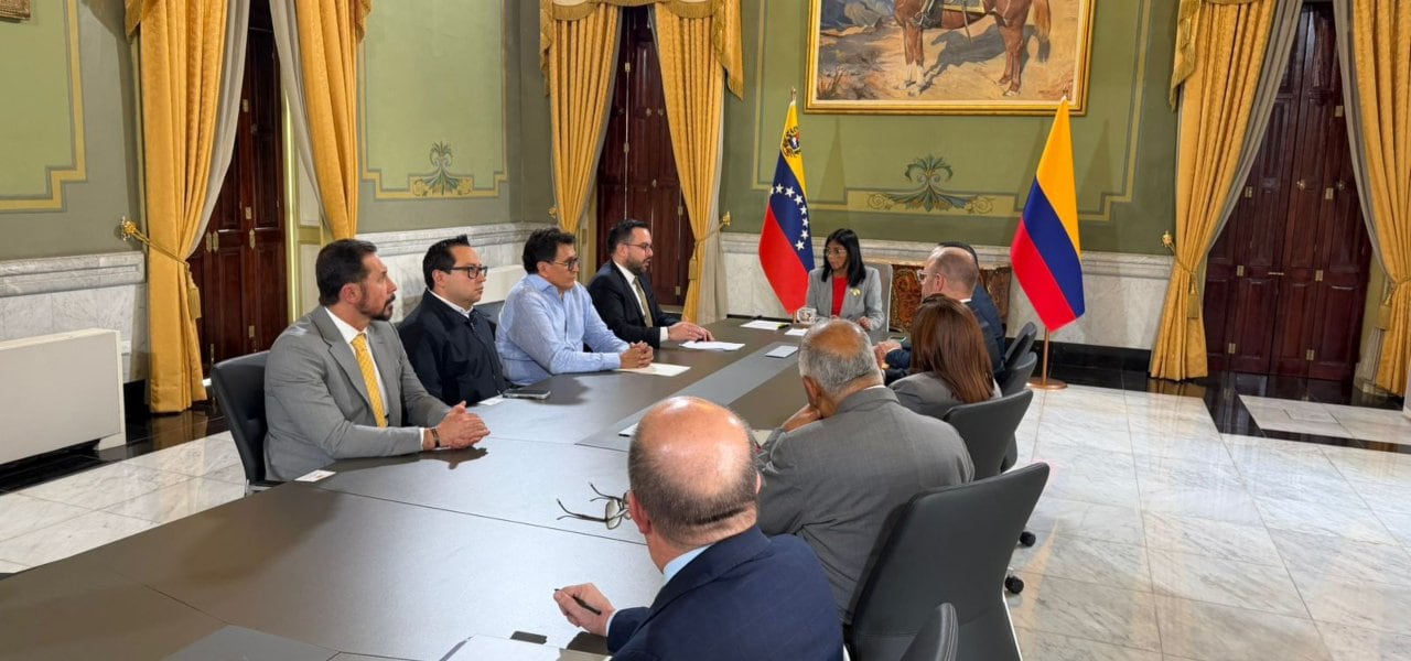 Reunión entre representantes del Gobierno Nacional y el Gobierno de Venezuela.