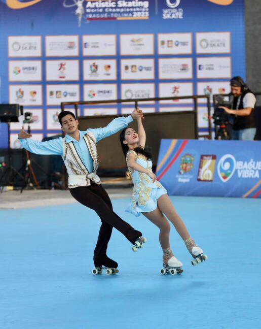María Muñoz y Jeshua Folleco, oro en el Mundial de patinaje artístico.