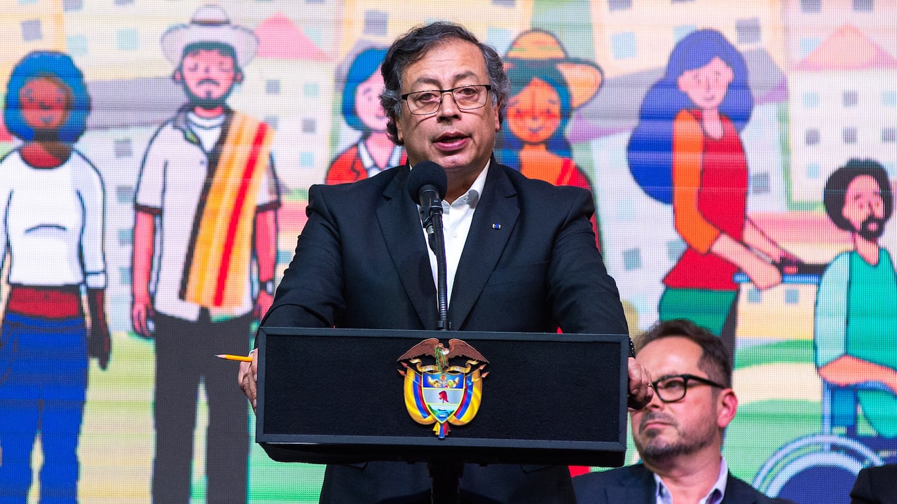 El jefe de Estado reaccionó tras el aumento del salario.