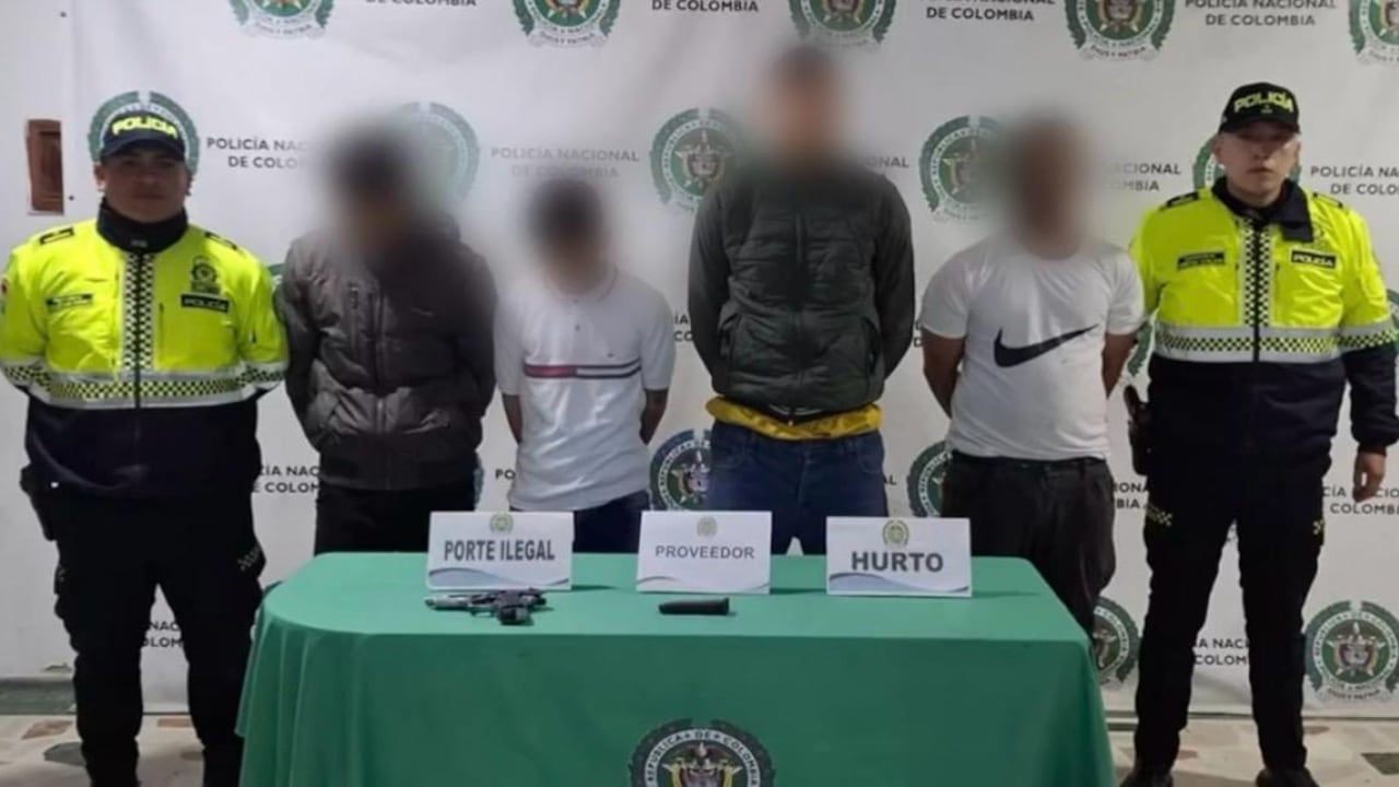 Detenidos por hurto a conductor de plataforma.