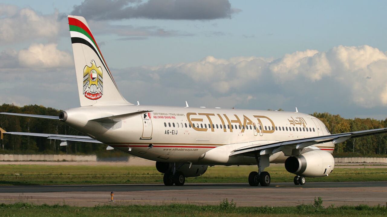 Un vuelo de 16 horas se transformó en uno de 28.