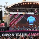 El Team Astana durante la presentación de los equipos participantes en el Giro de Italia 2022