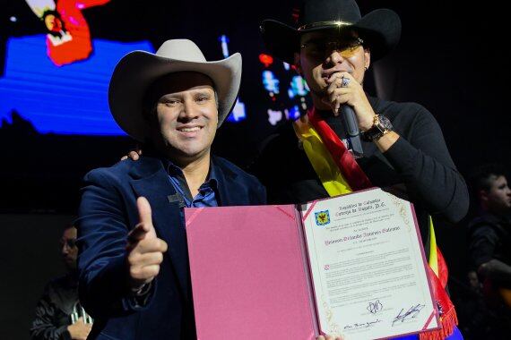 Yeison Jiménez recibió el máximo galardón que entrega el Concejo de Bogotá