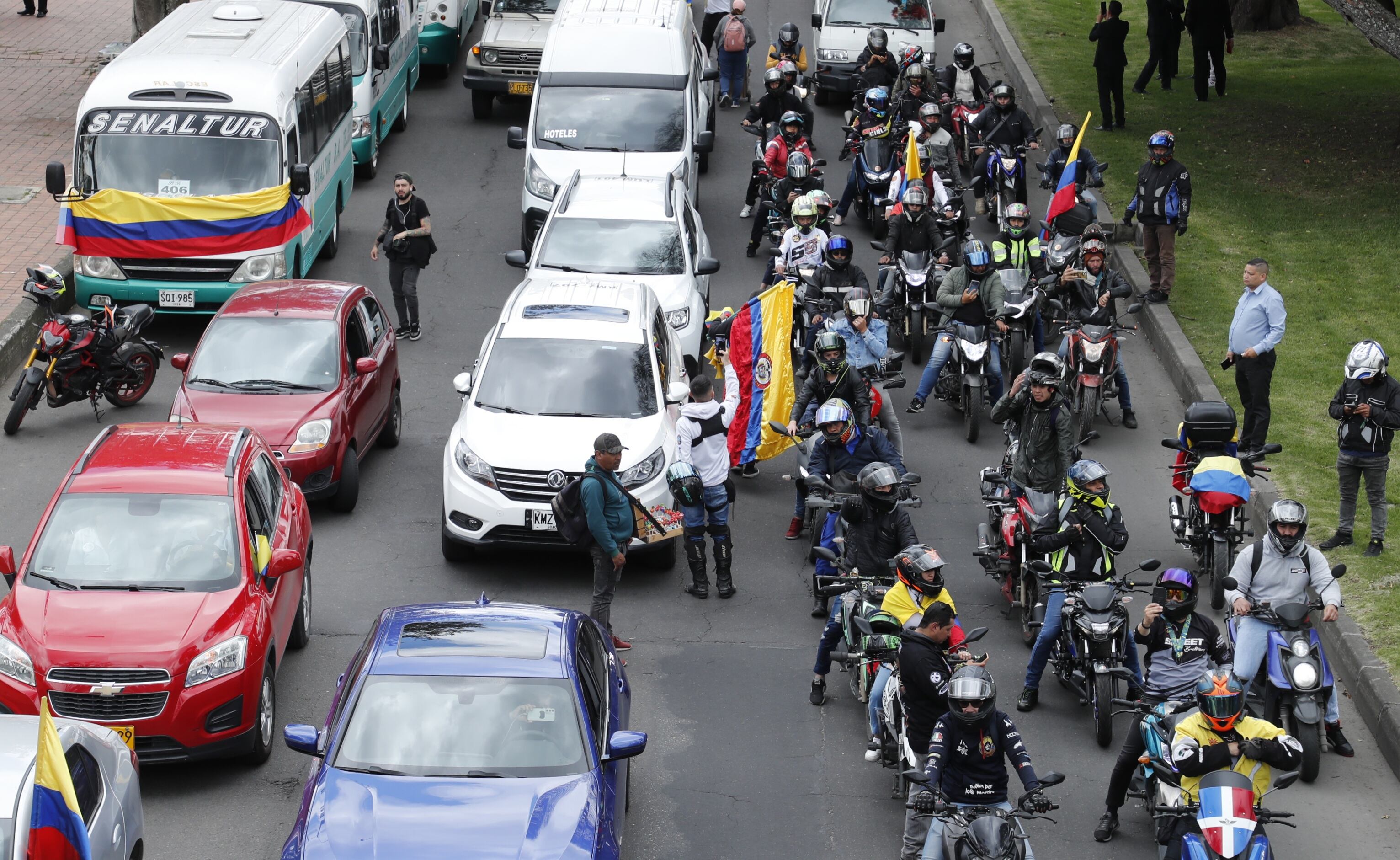 Protestas alzas en la gasolina