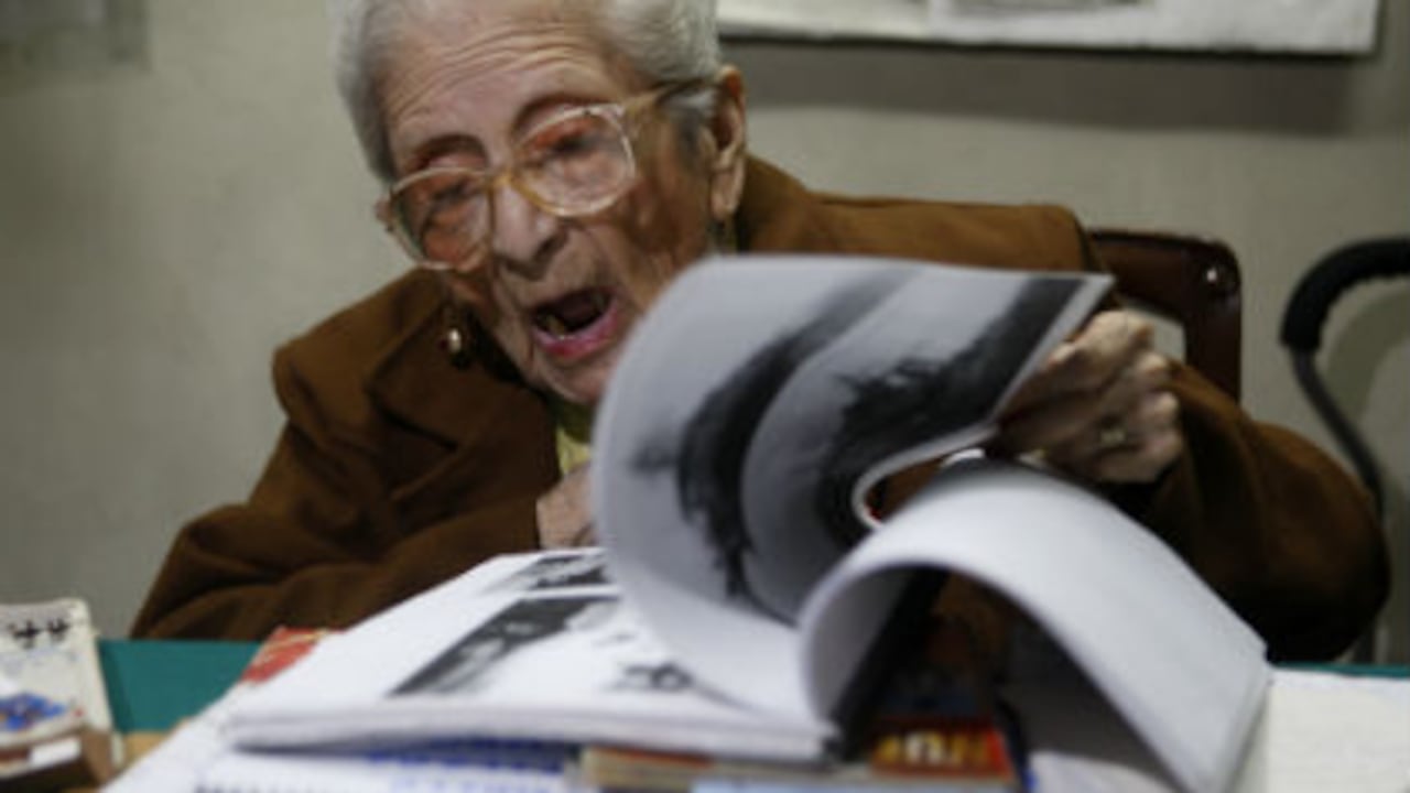 Enérgica y vital pese a su avanzada edad, Venegas es una locutora autodidacta que se convirtió en una institución de la locución radial en Perú.