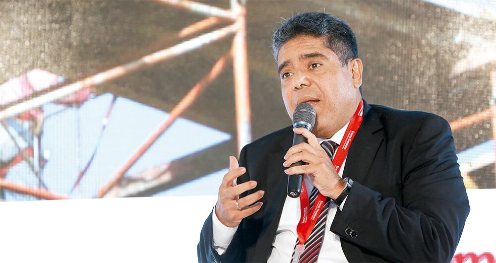  Carlos Hernán Rodríguez es un abogado calificado, pero le reprochan su cercanía con Juan Carlos Martínez Sinisterra, condenado por parapolítica. Rodríguez no ha aclarado esta relación.