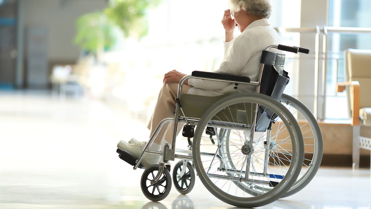 La intensificación de las redadas migratorias ordenadas por el expresidente Donald Trump está generando una crisis sin precedentes en el sector del cuidado de adultos mayores.