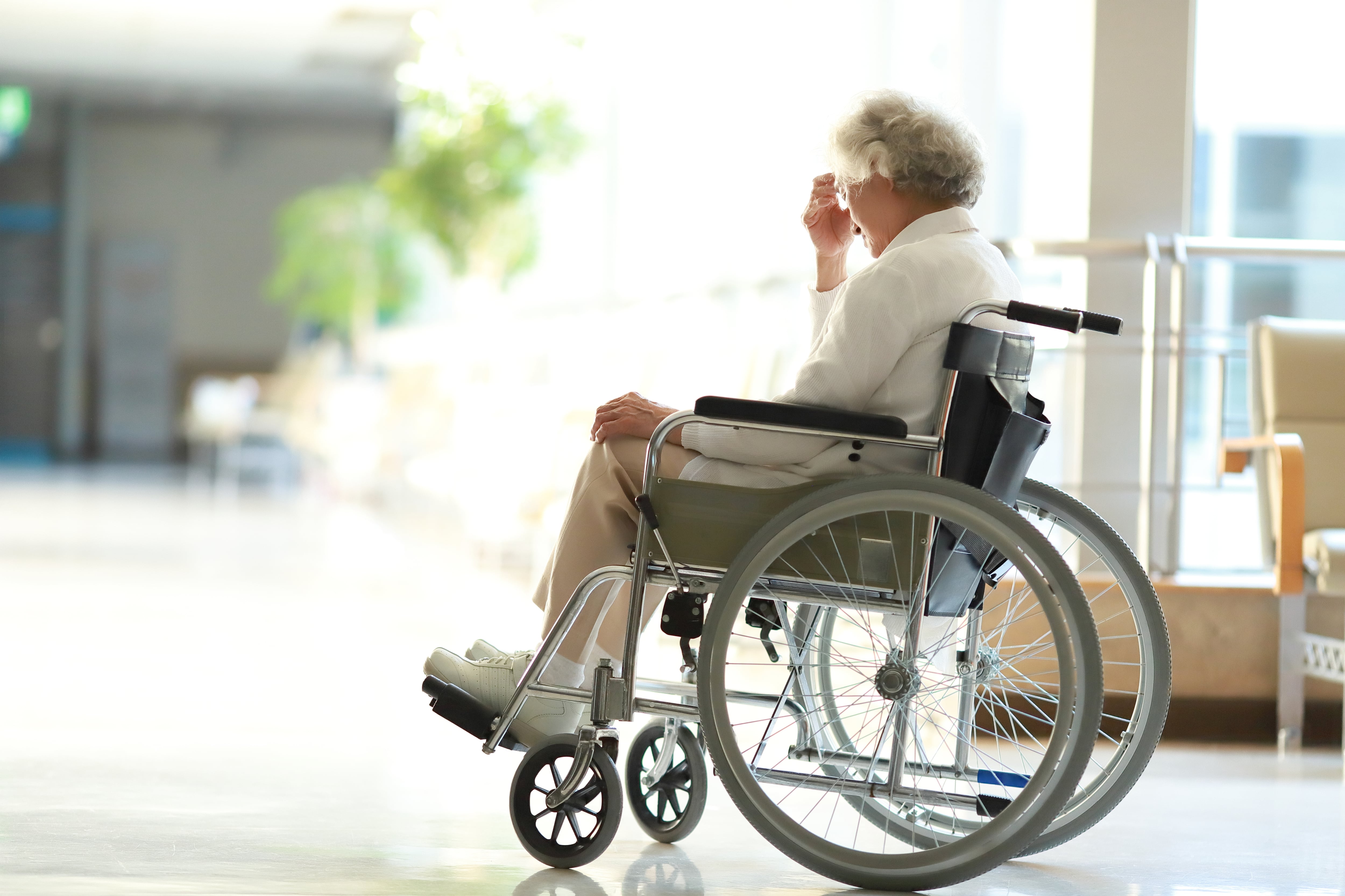 La intensificación de las redadas migratorias ordenadas por el expresidente Donald Trump está generando una crisis sin precedentes en el sector del cuidado de adultos mayores.