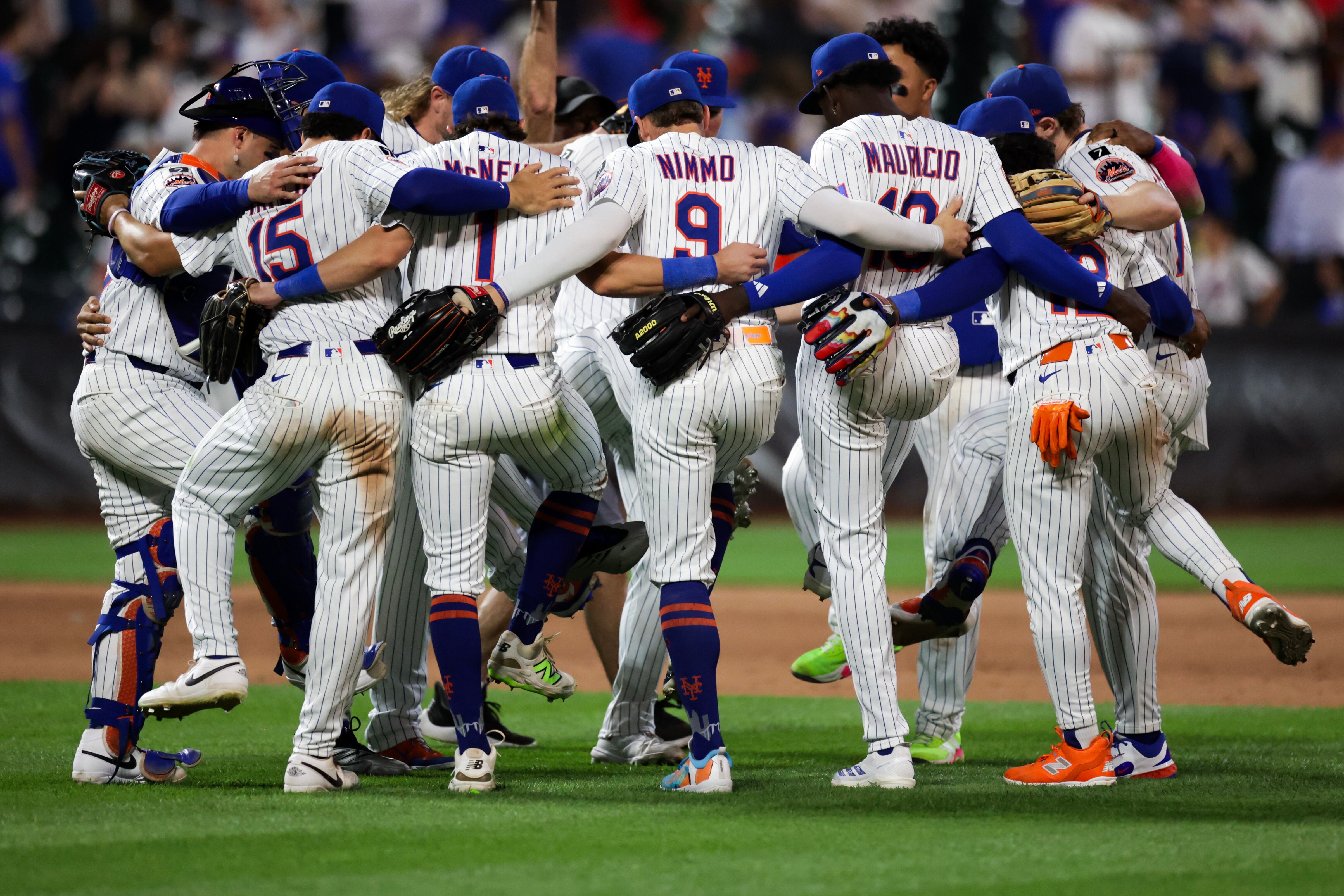 NEW YORK, NEW YORK - AUGUST 25: The New York Mets celebrate after winning against the Philadelphia Phillies at Citi Field on August 25, 2025 in New York City. (Photo by Kent J. Edwards/Getty Images)