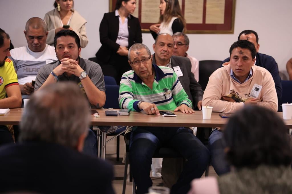 La reunión contó con la presencia de varios líderes gremiales de taxistas a nivel nacional.
