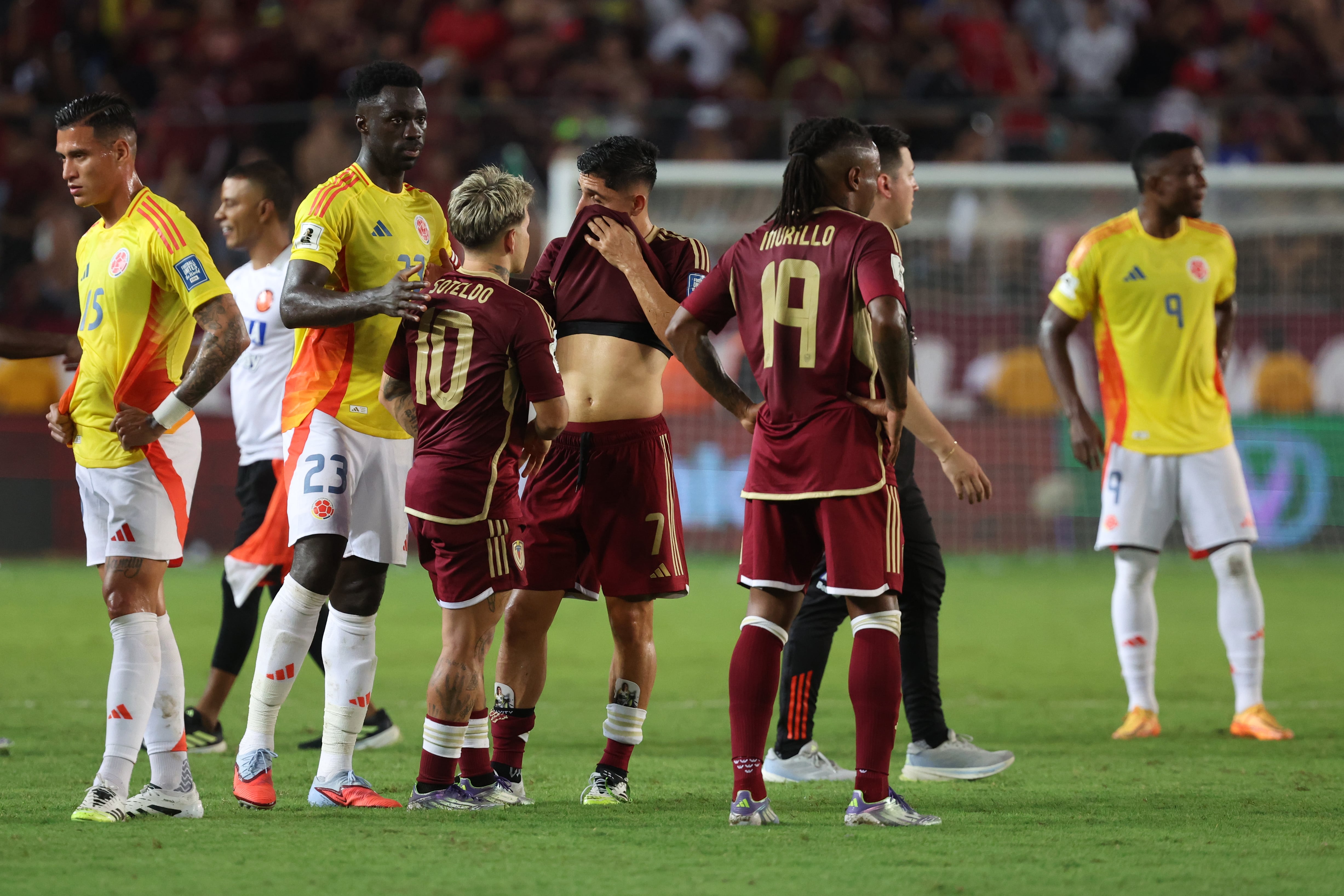 MATURIN, VENEZUELA - SEPTEMBER 09: Jefferson Savarino of Venezuela and teammates look dejected after the team's defeat and being eliminated from contention following the South American FIFA World Cup 2026 Qualifier match between Venezuela and Colombia at Estadio Monumental de Maturin on September 09, 2025 in Maturin, Venezuela. (Photo by Edilzon Gamez/Getty Images)