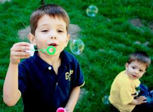 El deporte y una adecuada nutrición que incluya los cinco grupos alimenticios son la base para el crecimiento y el aprendizaje de los niños.