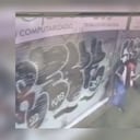Video del momento cuando un presunto ladrón le dispara a otro en medio de un intento de robo en la calle 19 de Bogotá.