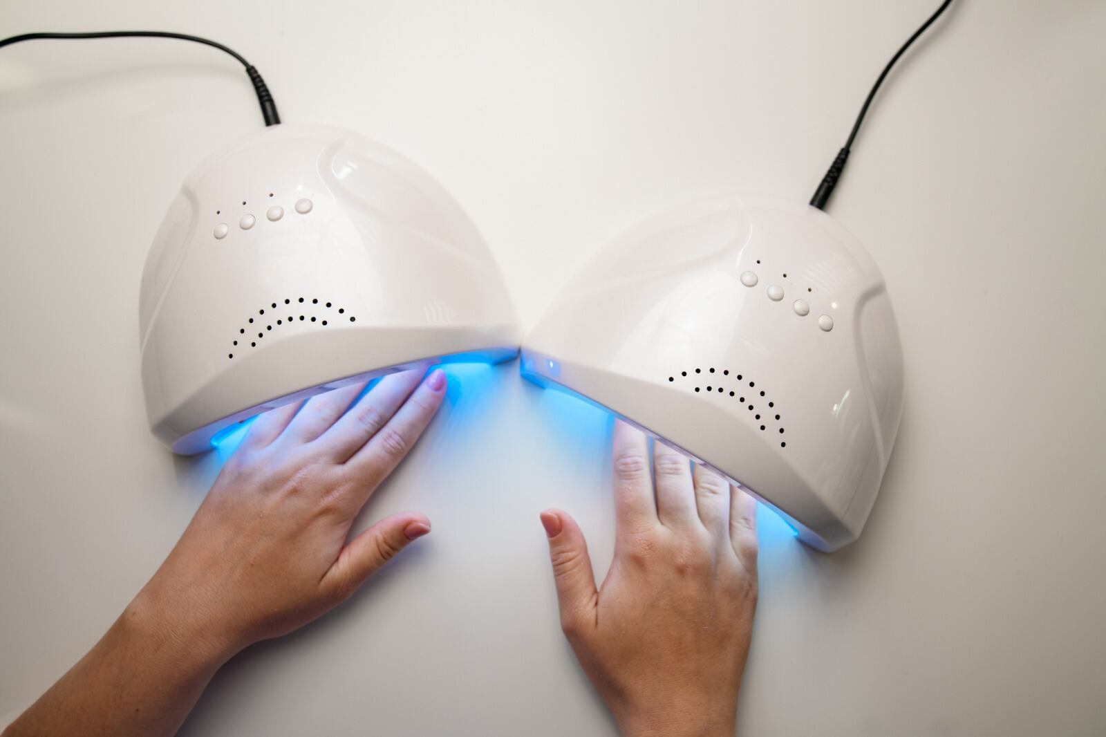 Estas lámparas emiten rayos (UVA) que penetran profundamente en la piel.