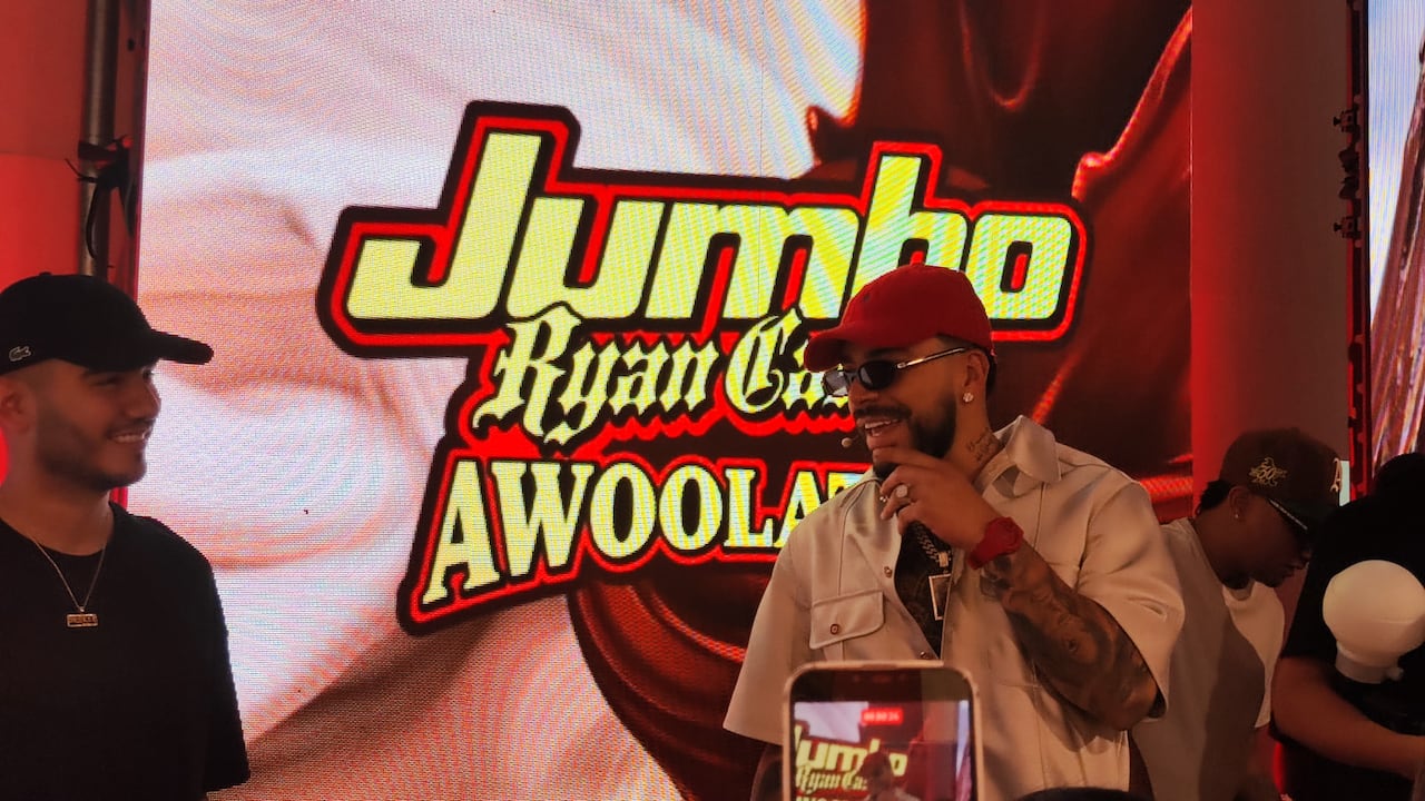 Jumbo y Ryan Castro presentan la nueva 'Jumbo Awoolatina'.