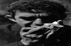 1967- RETRATO DE GARCÍA MÁRQUEZ AL AIRE LIBRE, BUENOS AIRES. FOTO SARA FACIO