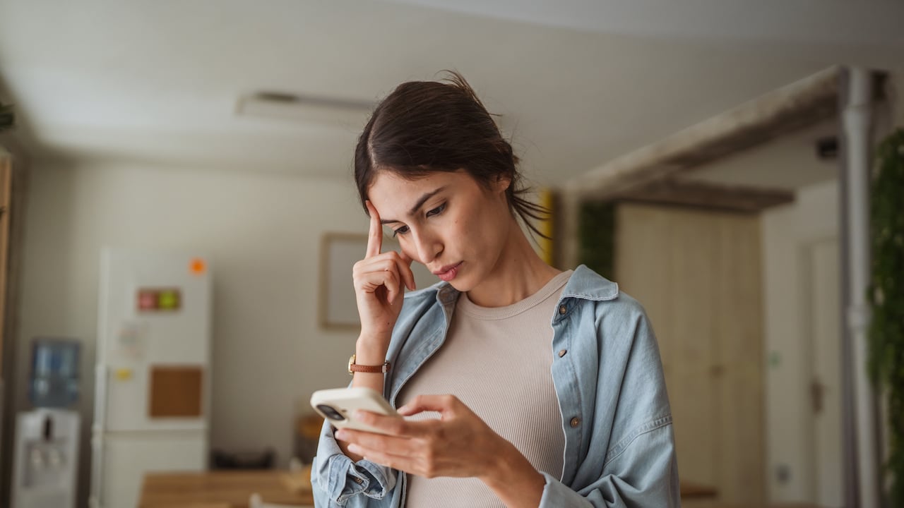 La fatiga por tantas alternativas impulsa a millones a confiar en recomendaciones digitales.