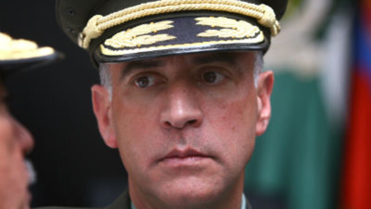 El general Luis Eduardo Martínez, comandante de la Policía de Bogotá, pidió perdón por la agresión a fotógrafa.
