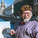 Este es Eugen, un pintor ruso desconocido, de talento y simpatía inigualables. Ha vivido siempre en San Petersburgo, pintando a su musa, la Iglesia del Salvador. Al contarle que era uruguaya, levantó la cabeza, guardó silencio y, luego, me dijo: “Mi sueño siempre fue recorrer el mundo. Quizás en otra vida me sea posible”. Fue el inicio del viaje en un tren que creó la Corona Imperial de Rusia (el primer pasajero viajó en 1837).