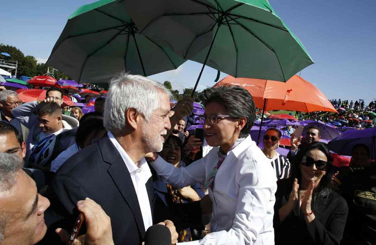 Enrique Peñalosa y Claudia López fueron muy cordiales y le dieron a los bogotanos un ejemplo de unidad en medio de la diferencia. Foto: Esteban Vega