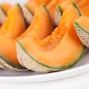 El melón por ser diurético ayuda a desintoxicar el hígado.