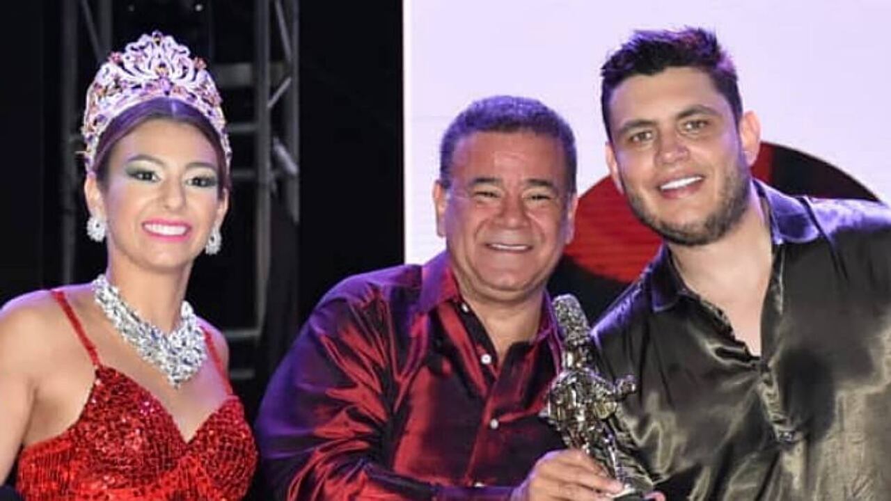 La reina del Carnaval. Carolina Segebre, junto con Villazón y su fórmula, el acordeonero Saúl Lallemand.