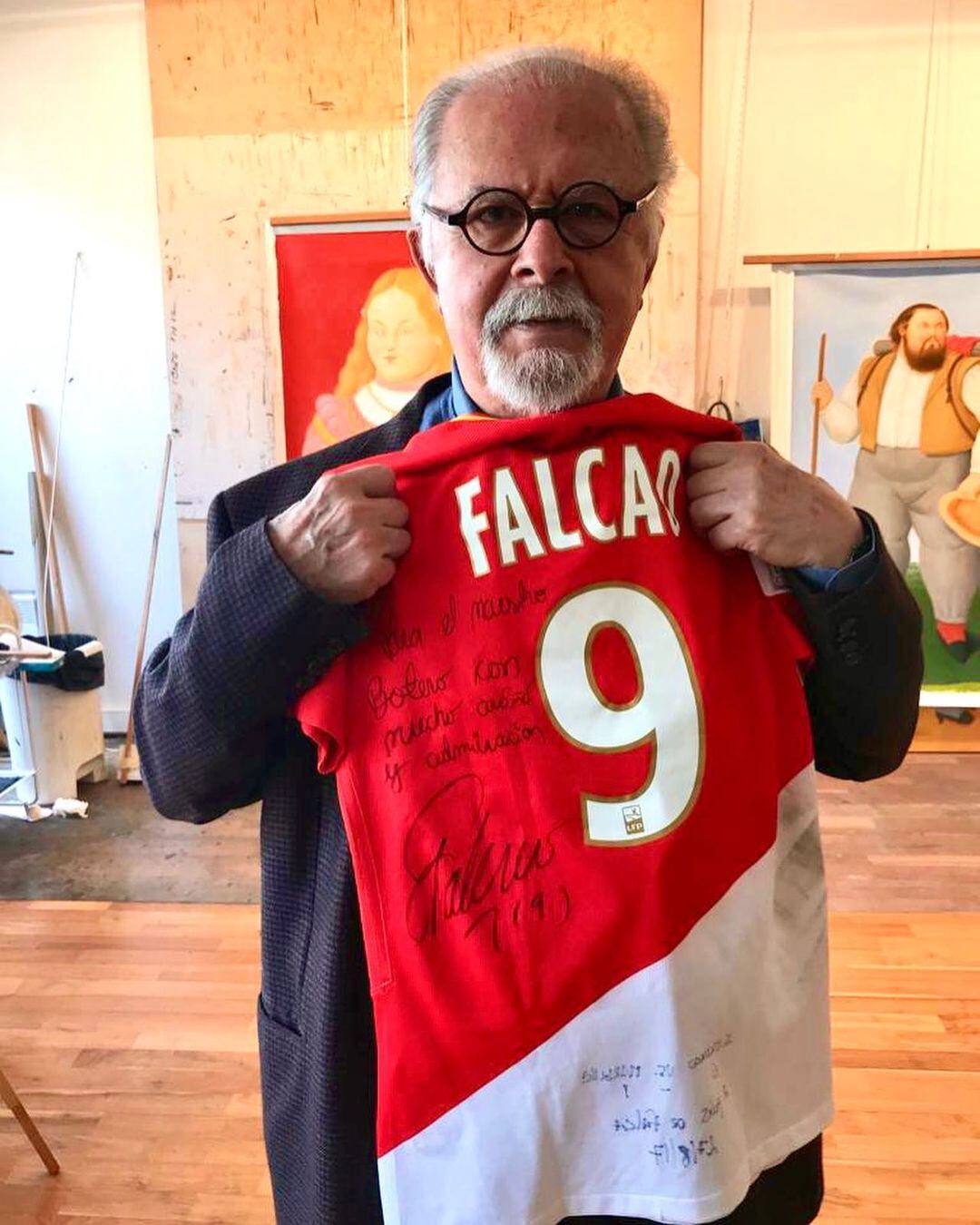 Fernando Botero con la camiseta de Falcao en el Monaco.