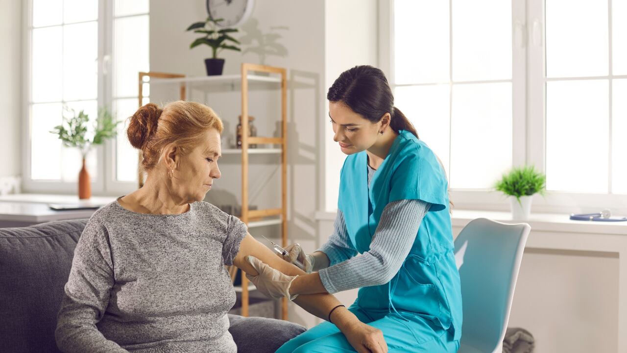 La vacunación ya no puede entenderse como una herramienta solo para los niños. Los adultos también son una población vulnerable que puede vacunarse.