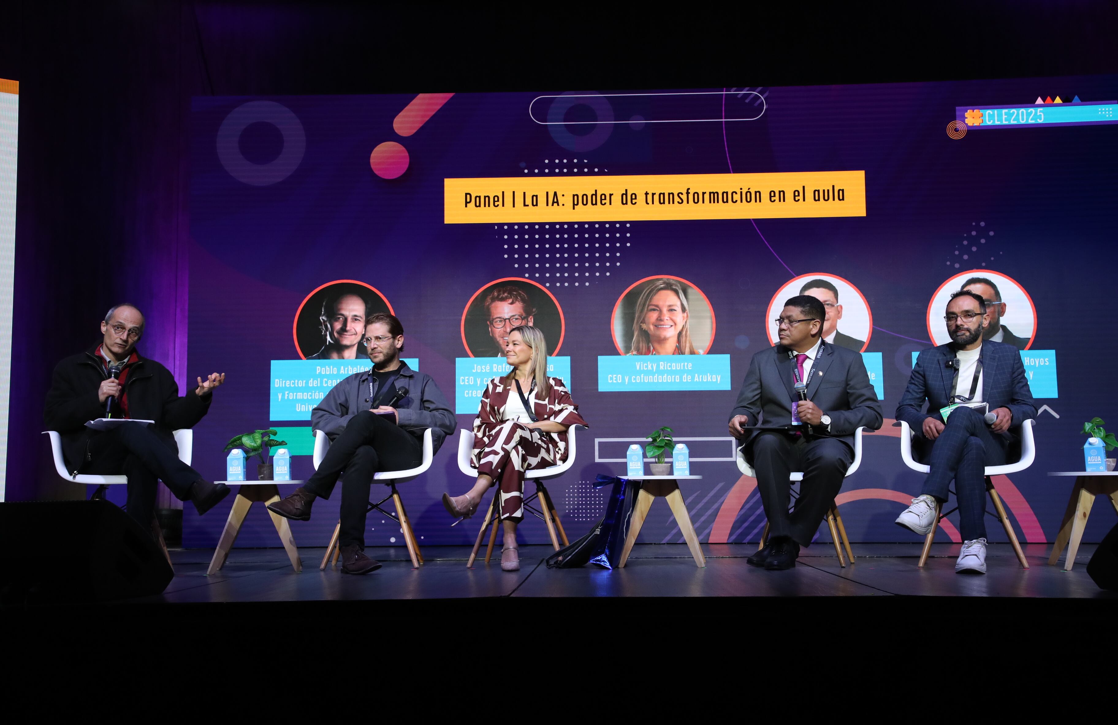 Panel La IA: poder de Transformación en el aula en el marco de la XII Cumbre Líderes por la Educación (CLE).