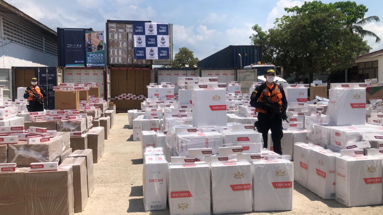 Incautación de cigarrillos hecha por la Armada Nacional